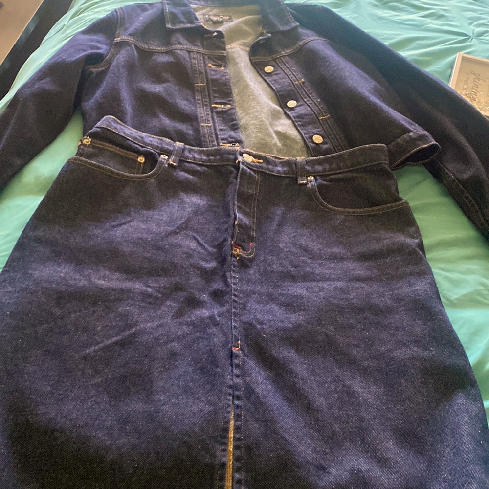 Vintage Polo Ralph Lauren Y2K denim jacket and skirt with a split in front .